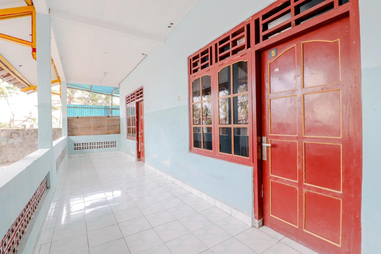 Losmen Parikesit Bantul Bagian luar foto