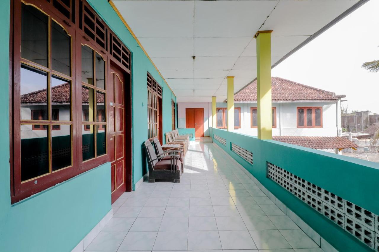 Losmen Parikesit Bantul Bagian luar foto
